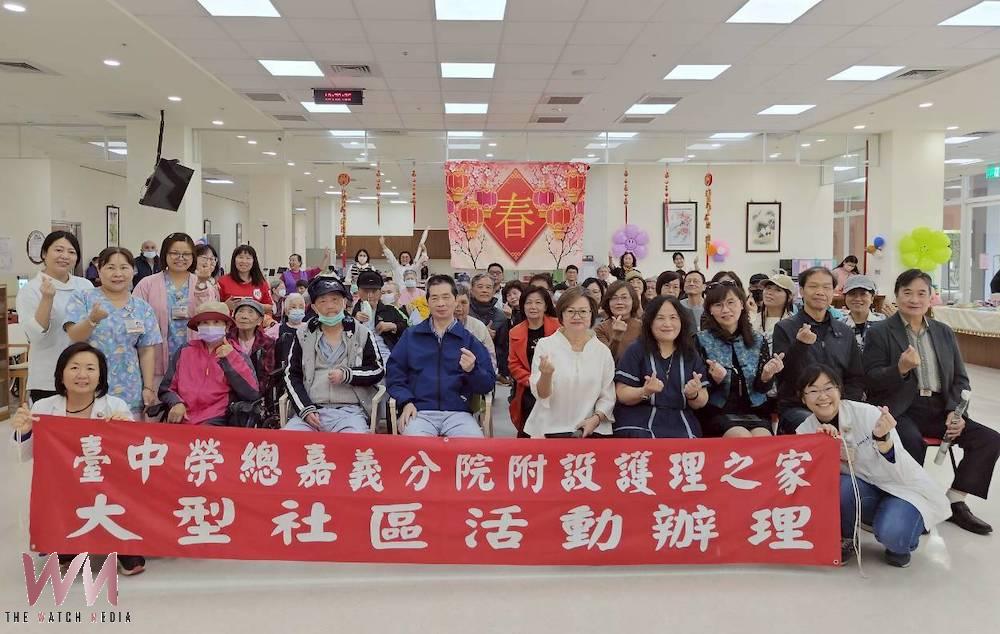 臺中榮總嘉義分院結合藝術、人文與生活美學,為榮民(眷)住民長輩打造溫馨時光,成為長輩們生活的日常。(圖/臺中榮總嘉義分院提供)