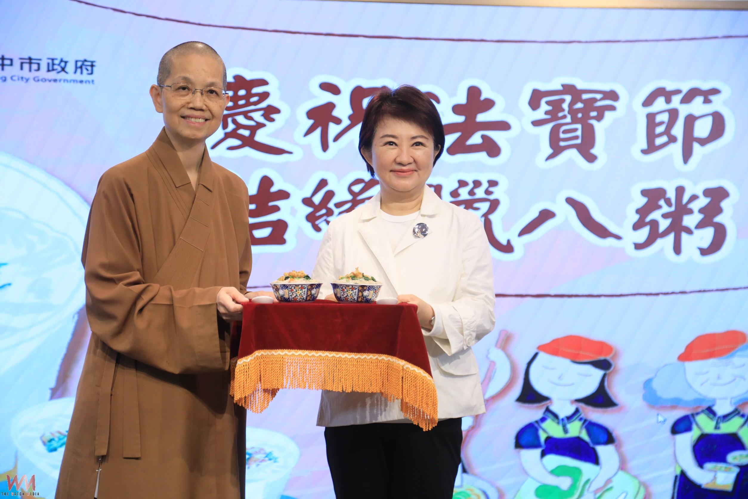 慶祝法寶節 佛光山惠中寺贈臘八粥 盧秀燕:感恩、祈福 盼來年更好 - https://www.watchmedia01.com