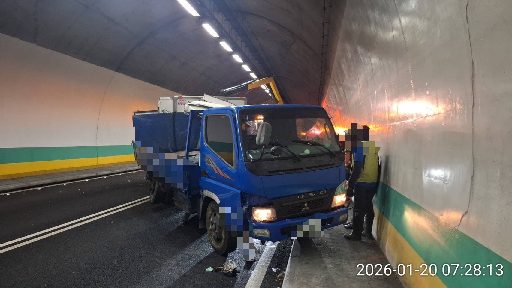 國道5號南下10.4K處彭山隧道內,今(20)日上午7時許發生追撞事故。