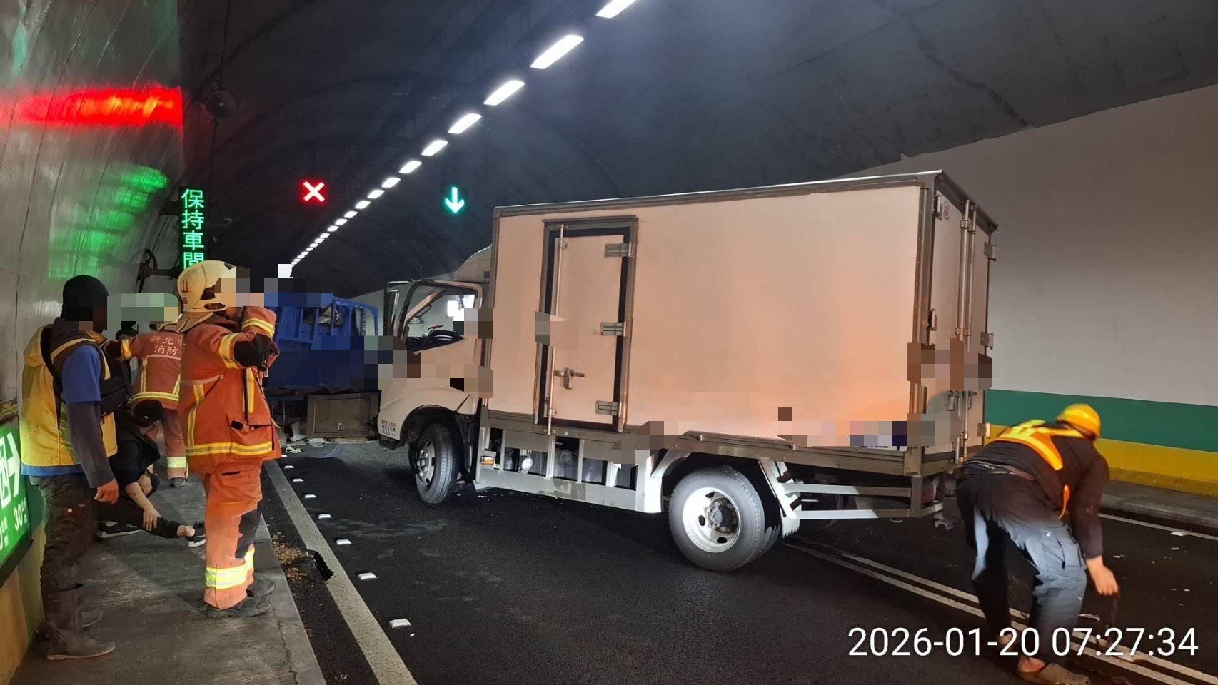 國道5號南下10.4K處彭山隧道內,今(20)日上午7時許發生追撞事故。