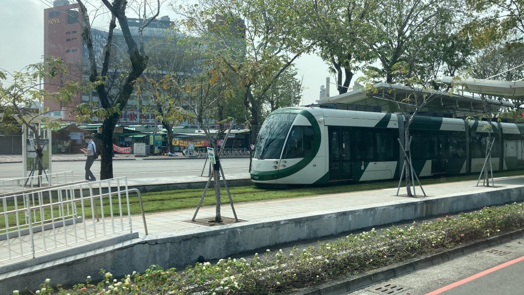 快訊/高雄輕軌列車異常!捷運公司緊急調整營運模式