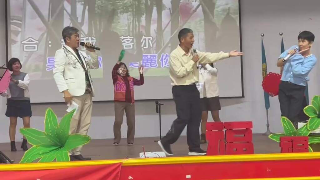 ▲春節將近送暖不間斷,東豐生活樂團用音樂陪伴彰化榮家長輩。(圖/彰化榮家提供)