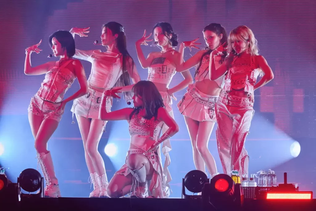 Kep1er 展現大勢女團氣場,將 K-POP 能量從舞台完美延伸至地下市!
