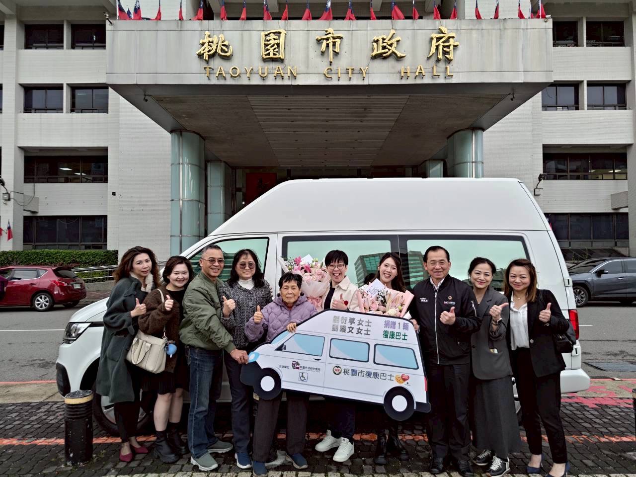 2姊妹暖贈桃園復康巴士 落實社會關懷精神 S 131211469 0