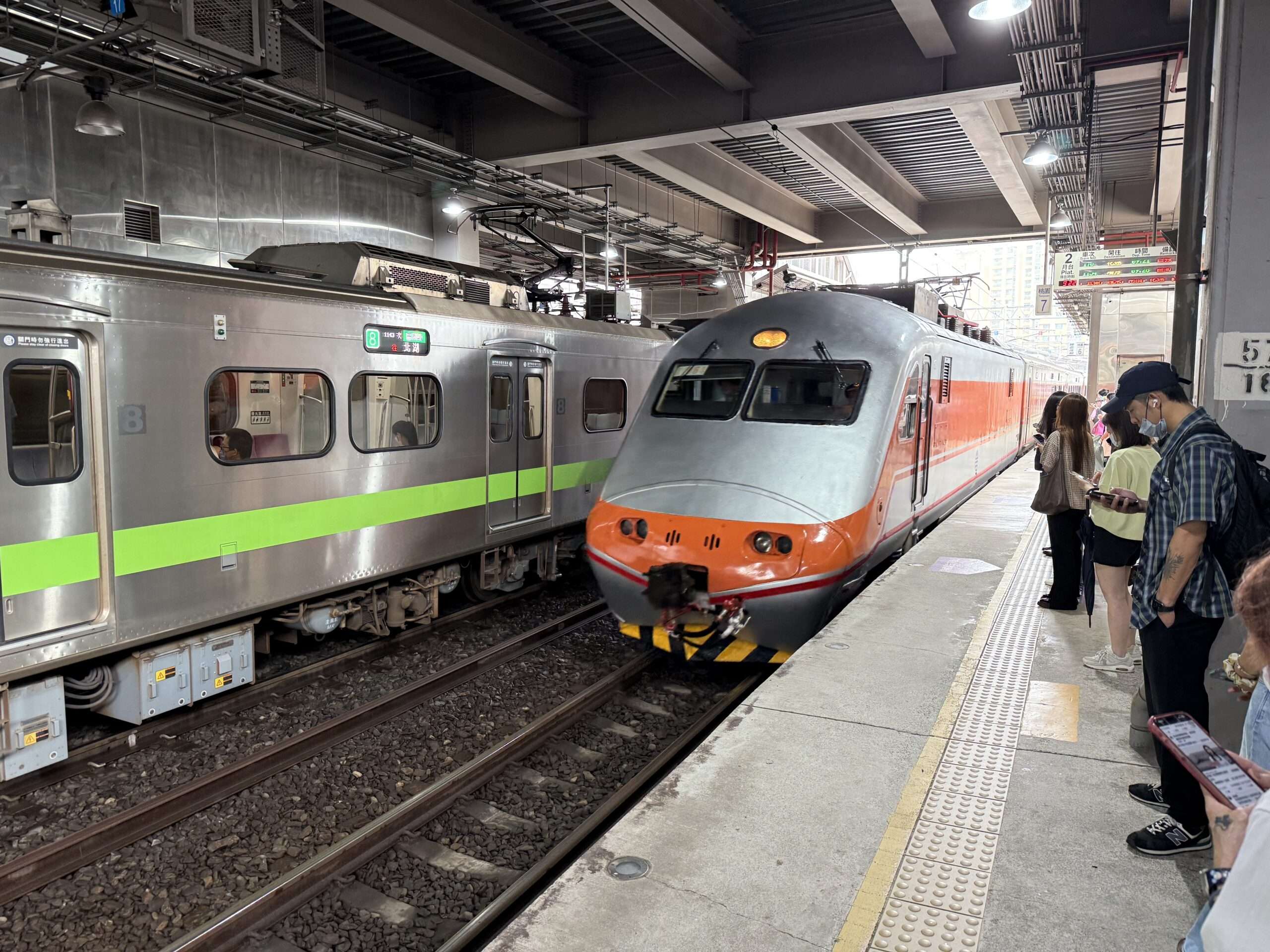 台鐵春節疏運再加開52班次!這時起開放搶票 31BD5A4E 4047 4E15 BBDE 8F88B4555CC6 scaled