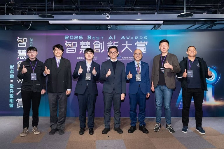 ▲經濟部於本(20)日舉辦「智慧創新大賞」(Best AI Awards)記者會暨徵件說明會,與第一屆評審委員和得獎團隊,攜手共同揭開國內最高規格AI軟體競賽的序幕。圖左起為: 國立中央大學機械所蘇玟宇同學、博想醫學科技創辦人兼技術長蕭浩明、振生半導體技術長暨共同創辦人羅宇呈、經濟部產業技術司司長郭肇中、臺東大學校長鄭憲宗、鈺立微電子總經理王鏡戎、Myogai專案經理Dale Neal。