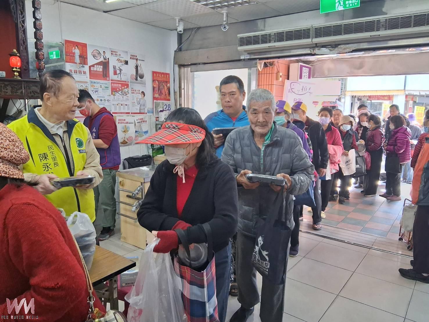 (有影片)/熱騰騰麻油雞與愛心年禮 陪寒士街友度寒冬 - https://www.watchmedia01.com