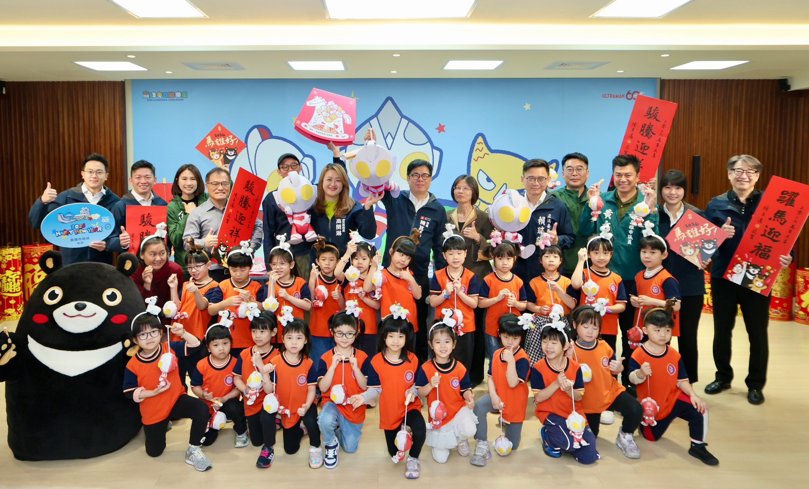 開箱新春小物與超人力霸王提燈 陳其邁祝福市民「馬」上幸福 - https://www.watchmedia01.com