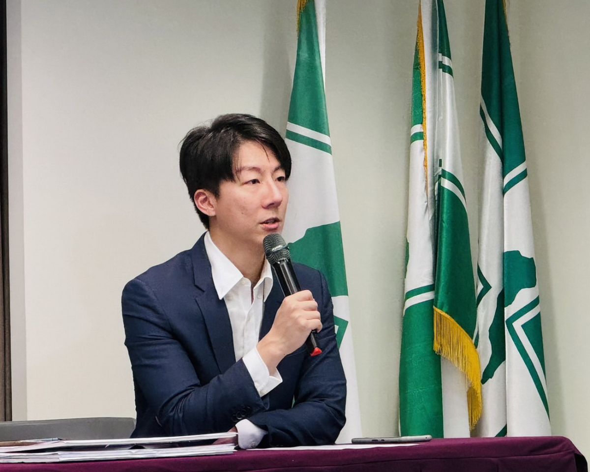 圖/民進黨發言人吳崢重申,任何將營建剩餘土石方直接傾倒於農地的行為均屬違法,政府將依法強力取締、絕不寬貸。(民進黨提供)