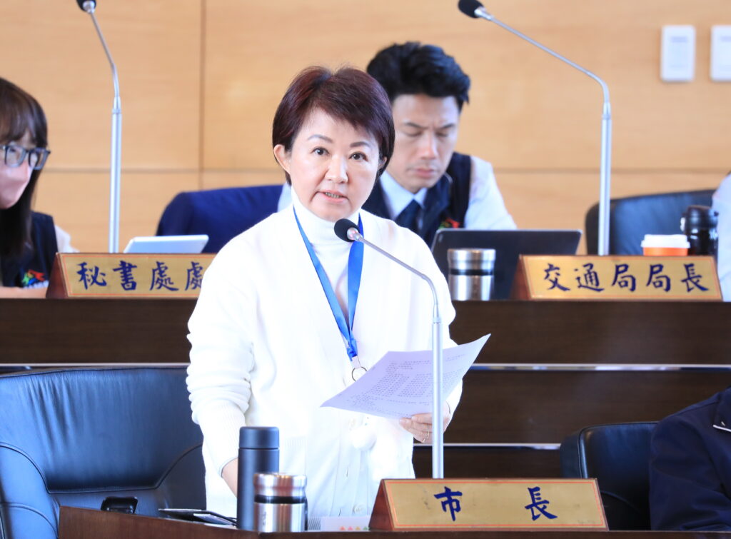 國土署官員「大便」說惹議 盧秀燕:應向全國土方業者道歉 19 %E5%9C%8B%E5%9C%9F%E7%BD%B2%E5%AE%98%E5%93%A1%E9%87%9D%E5%B0%8D%E5%9C%9F%E6%96%B9%E4%B8%8D%E7%95%B6%E8%A8%80%E8%AB%96%E6%83%B9%E8%AD%B0 %E7%9B%A7%E5%B8%82%E9%95%B7 %E7%94%A2%E6%A5%AD%E4%B8%8D%E8%A9%B2%E8%A2%AB%E6%B1%A1%E5%90%8D%E5%8C%96