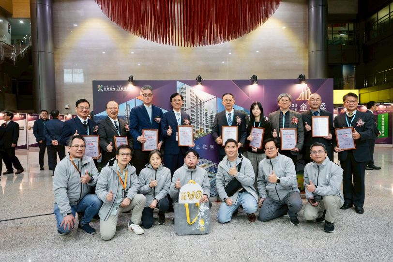 金質獎1特優1佳作 新北公共建設實力耀眼 55 《圖說》城鄉局長黃國峰及團隊合影。〈城鄉局提供〉