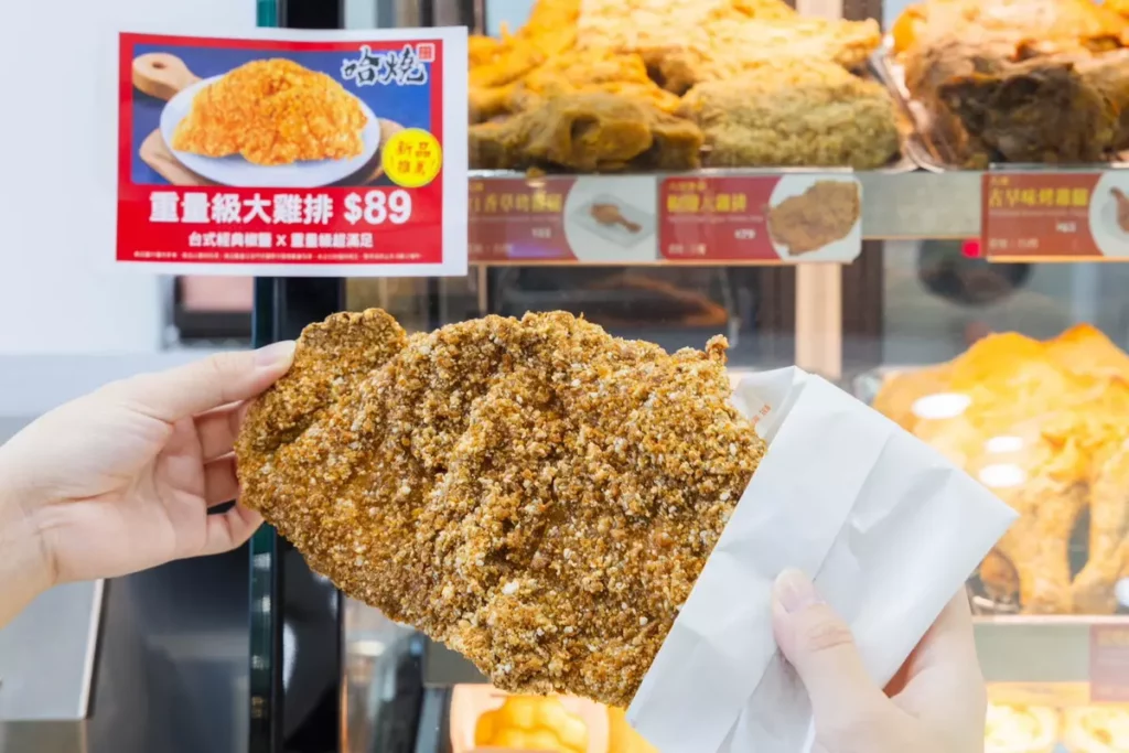 全台限定門市販售的「哈燒專櫃」也同步祭出現烤商品,包括「碳烤風味雞腿」與「重量級大雞排」,並於1月21日至2月3日期間,推出指定品項兩件半價優惠,讓民眾就近即可購買,滿足年節祭拜與團聚需求。