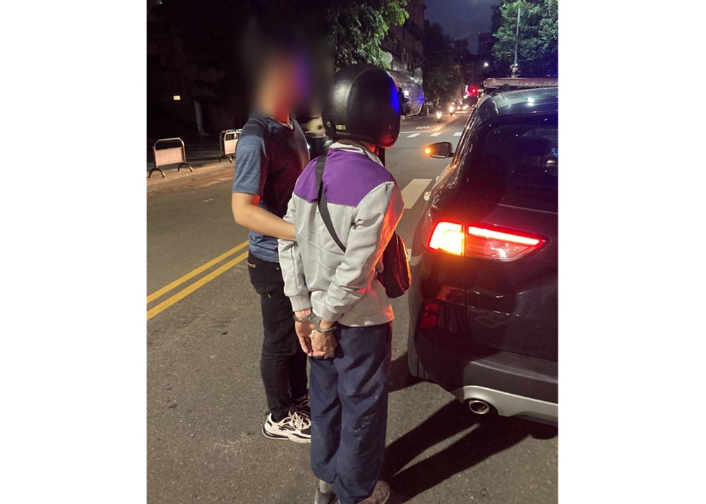 越南同鄉相揪偷機車 警收網逮失聯移工與通緝犯 208 cnews204260121a14
