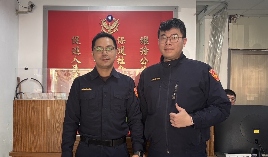 萬華分局莒光派出所警員張哲源(左)、林晏瑞(右)(圖/記者 趙靜姸翻攝)