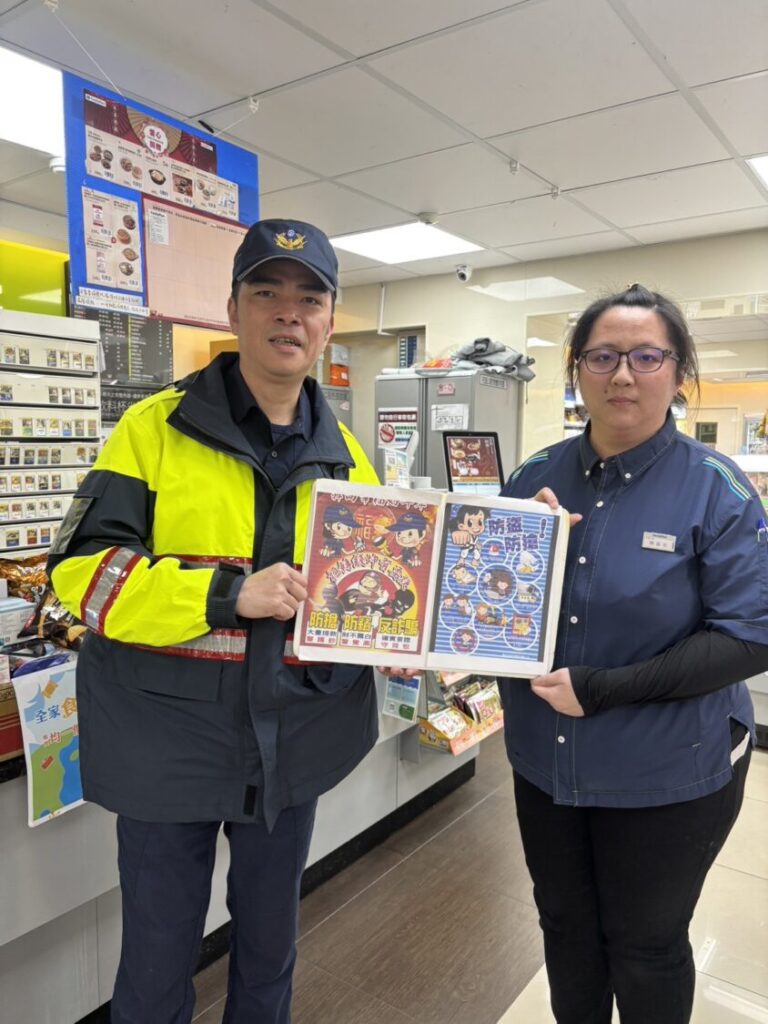 警方於轄內各社區、宮廟進行防竊宣導。(圖/記者薛秀蓮 翻攝)