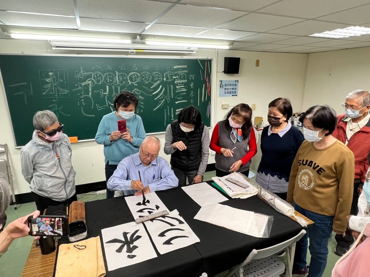 ▲台南市政府已完成「區區有長青學苑」,並設立旗艦級銀髮服務中心,提供長輩多元學習課程與健康促進服務,讓長輩就近參與、持續學習、活躍社會。