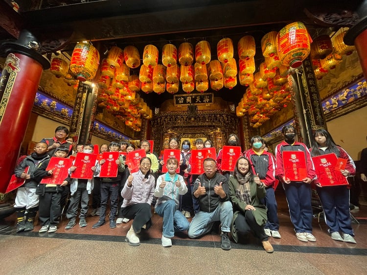 ▲承傳太平有愛:西螺福興宮嘉惠雲彰兩縣200位學子。(記者劉春生攝)
