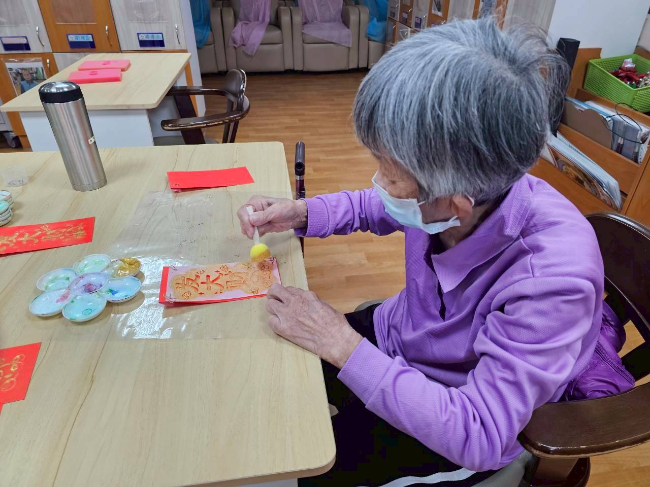 (有影片)/手腦並用 彰化榮家日照中心舉辦紅包拓印活動 - https://www.watchmedia01.com