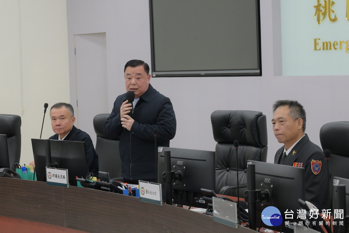 桃園市議會議長邱奕勝於消防局警局慰問時致詞。<br /><br />