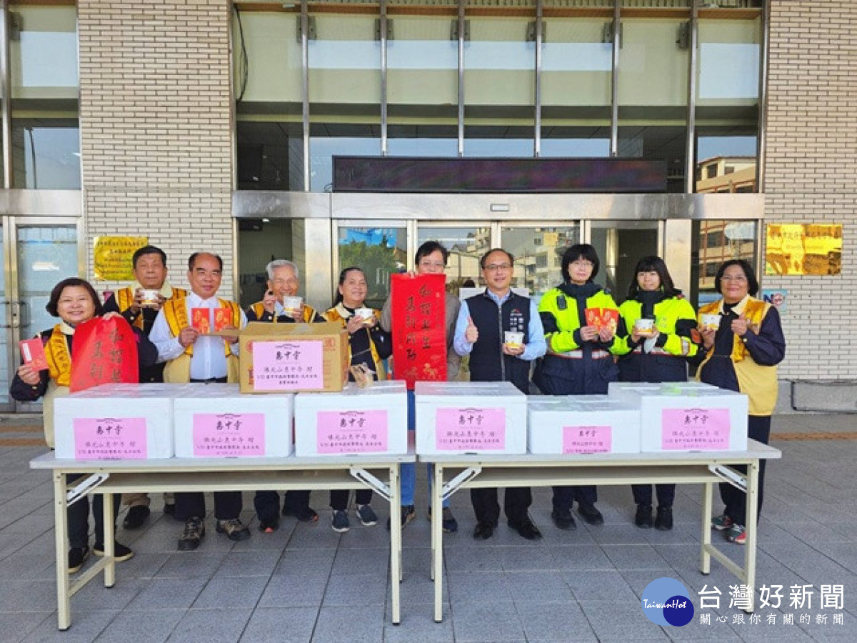 贈平安粥。林重鎣