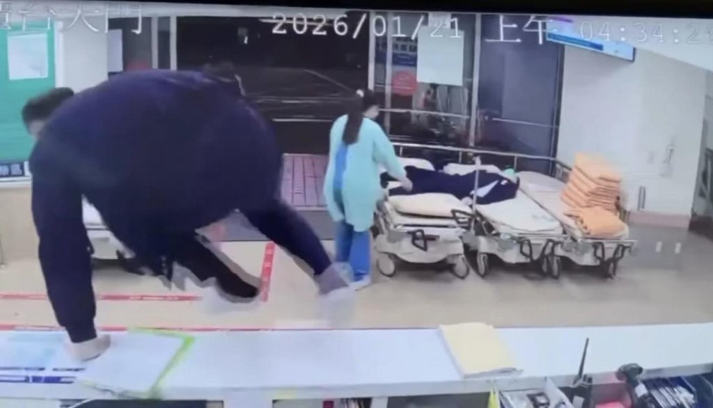 中澄清醫院中院區急診暴力!男員工櫃台飛身出去阻止 -杜承哲醫師:這個同事有義氣也有體能