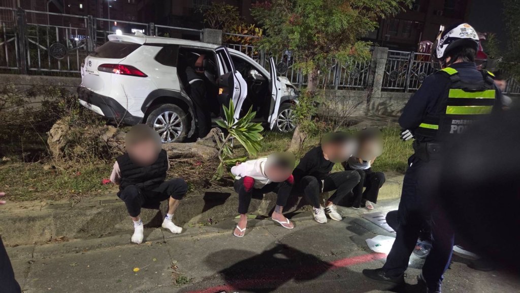 大場面!高雄40萬債務糾紛「演變警匪追逐」 5名20歲男女全遭逮