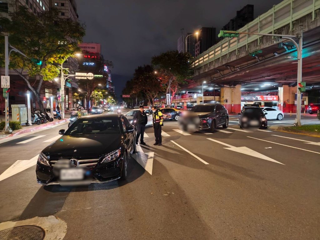 建國高架橋下死亡車禍!行人遭擦撞倒地再被後車輾過…搶救不治