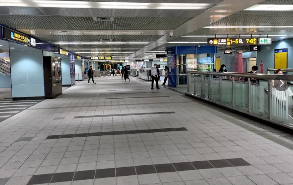 北捷車廂內亮剪刀!- 男高中生「精神狀況不佳」依大眾捷運法究辦