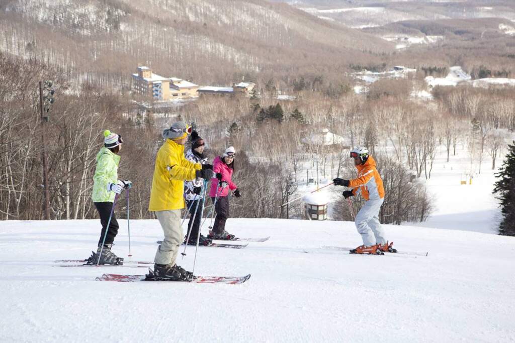 ▲可樂旅遊推薦Club Med日本滑雪度假村,全包式服務一次到位,且由專業教練帶領,即使是初學者也能安心上雪道。(可樂旅遊提供)