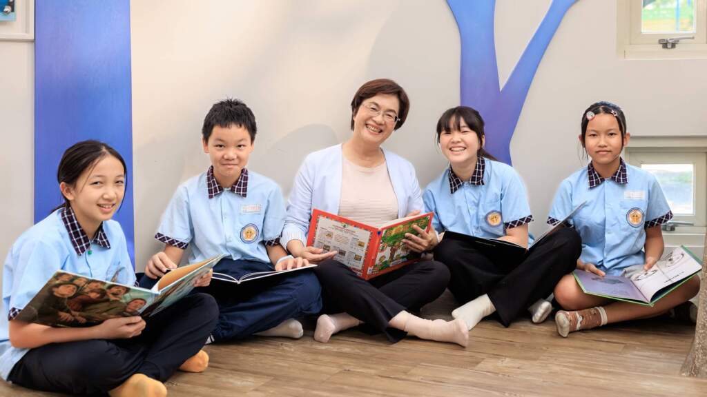 ▲彰化縣文化局即日起至2月28日,於彰化縣立圖書館一樓開架閱覽區舉辦「翻開第一頁」新書展,集結多元類型新書,彰化縣長王惠美邀請民眾在新年之際走進圖書館,從閱讀出發,開啟嶄新的知識與想像旅程。(圖/彰化縣文化局提供)