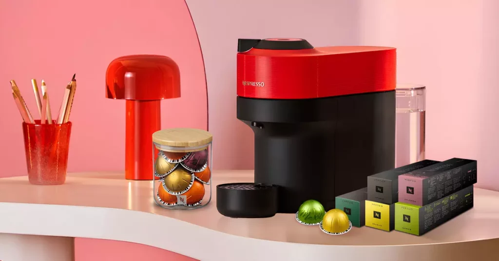 Nespresso全系列咖啡機限時優惠2,990 元起 ,其中 Vertuo POP 魅惑紅新春優惠價 3,990 元,以紅色吸睛外型點亮年節居家空間。圖/Nespresso提供