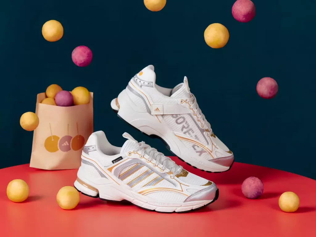 adidas以在地小吃「地瓜球」打造的 SPIRITAIN 2000 GORE-TEX 鞋款,將街頭小吃轉化為趣味插畫裝飾。