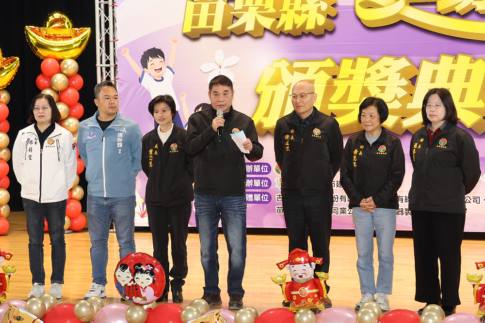 鍾東錦哽咽頒苗栗縣獎助學金助弱勢 李文斌憶黑手歲月鍛造夢想 224 鍾東錦哽咽頒苗栗縣獎助學金助弱勢 李文斌憶黑手歲月鍛造夢想 223
