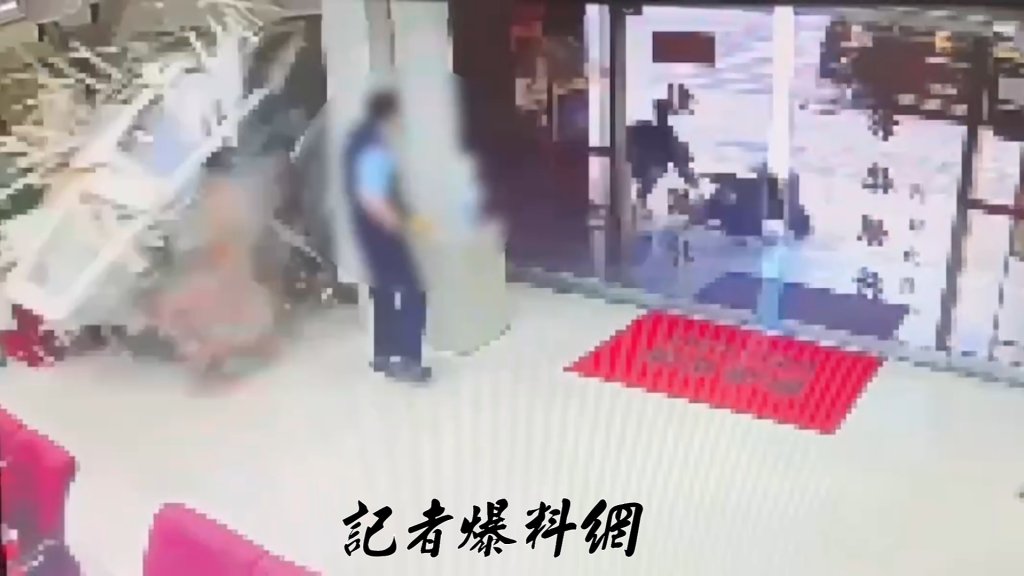 力道猛到撞穿牆!三立採訪車「搶黃燈」 失控撞進彰化銀行畫面曝光