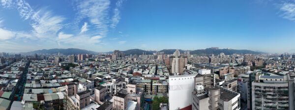 「寶亞鴻公舘」高樓層環景照,遠山大景盡收眼底。圖/業者提供