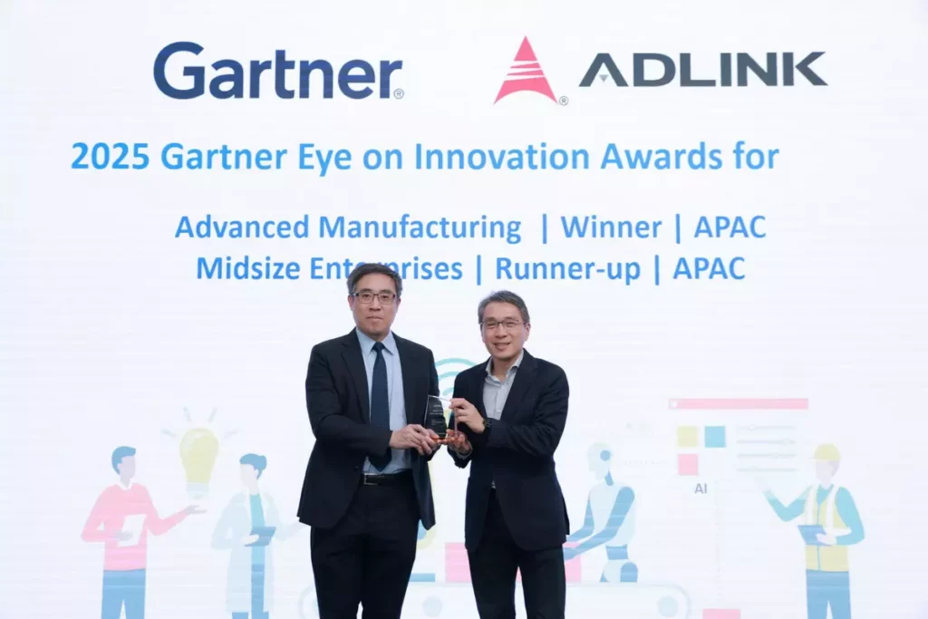 Gartner 台灣總經理 廖銘仁(左) 頒發獎項予凌華科技總經理暨營運長 黃怡暾(右),表彰凌華科技於先進製造領域的卓越創新成果