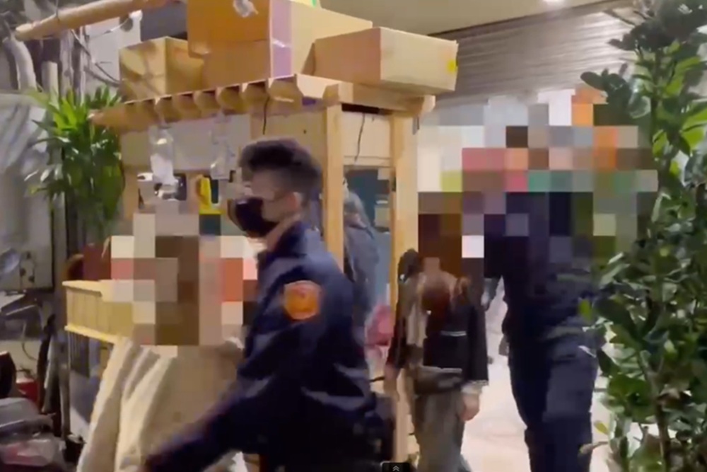 涉當街拉客 警深夜出擊破獲色情應召集團 204 cnews204260123a01