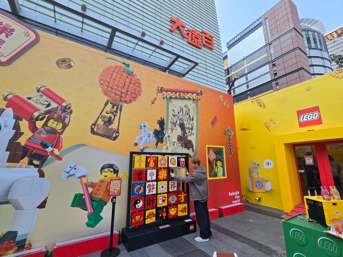 ▲台中大遠百百貨1F時尚廣場與台灣樂高打造期間限定新春體驗活動。(記者廖美雅拍攝)