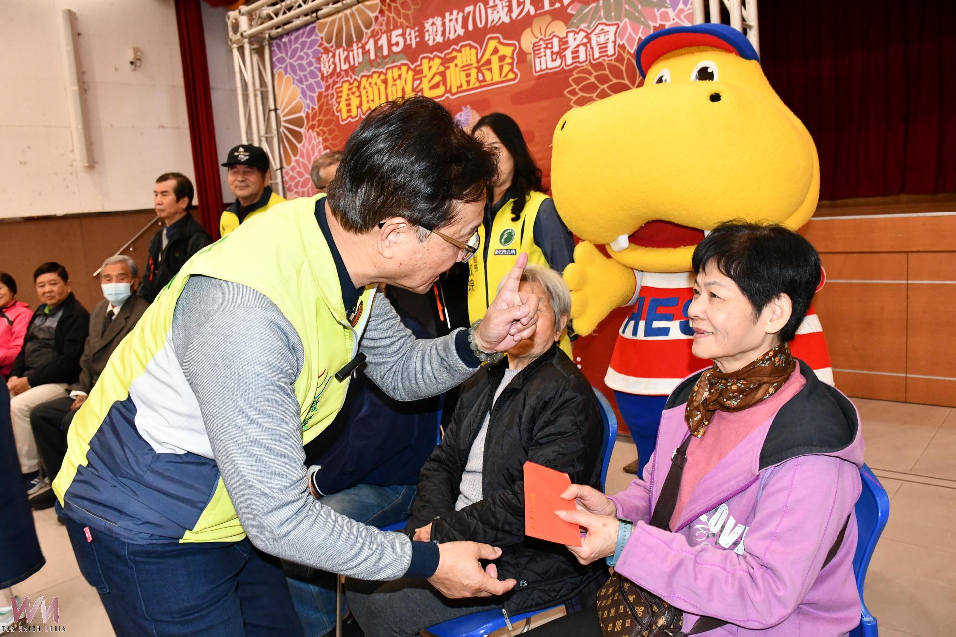 （有影片）／彰市春節送暖　70歲以上長輩開心領6000元紅包 - https://www.watchmedia01.com