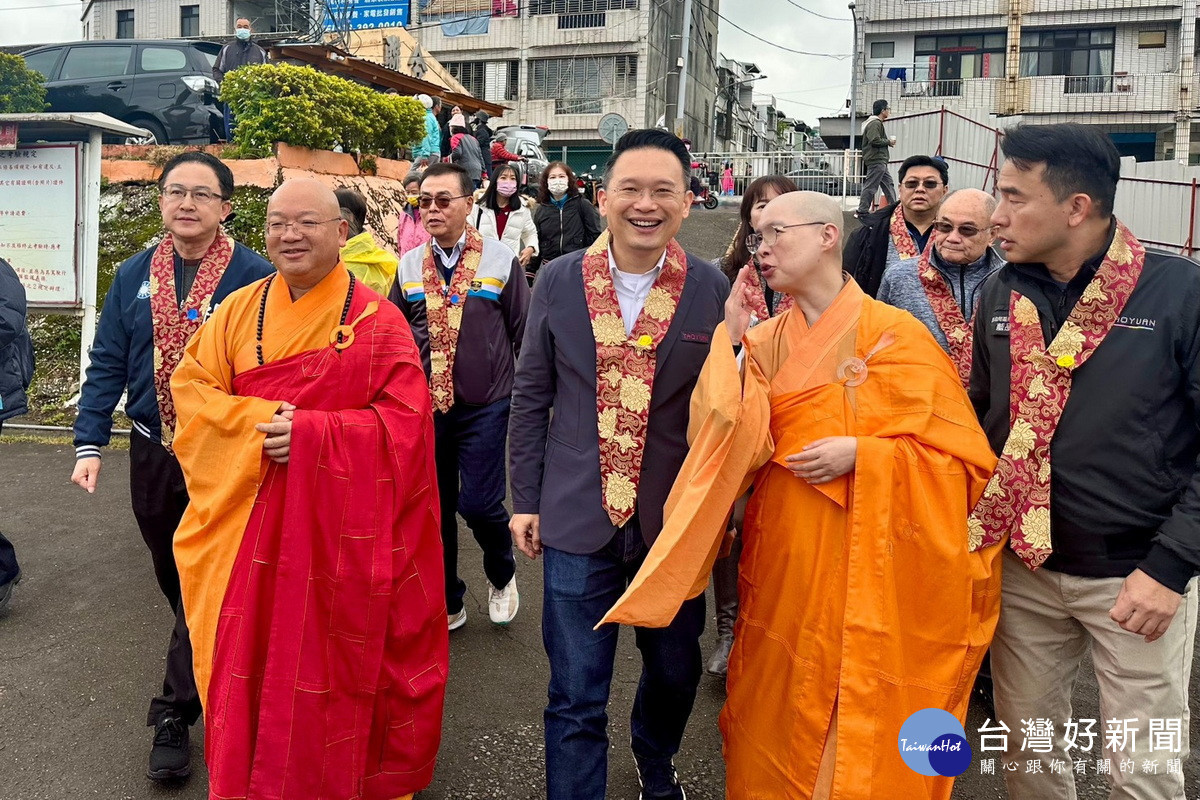 桃園市副市長蘇俊賓出席佛光山桃園講堂「慶祝法寶節－寒冬送暖臘八粥結緣」活動。