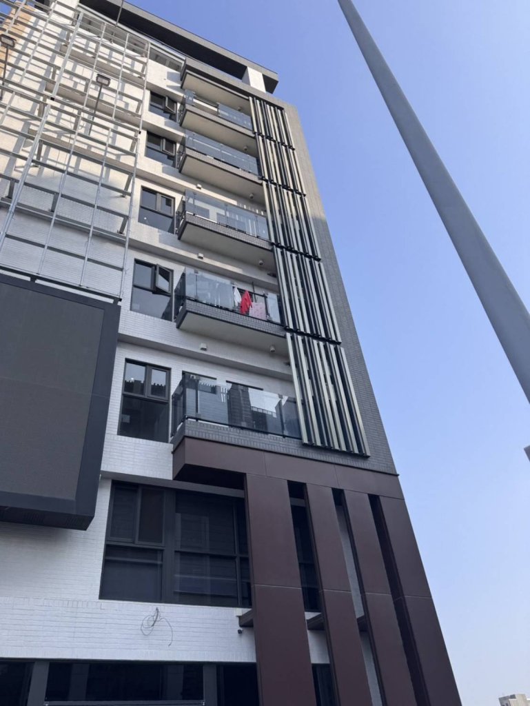鋼珠襲擊住宅！陽台玻璃連環被轟-台中警方全力追緝中