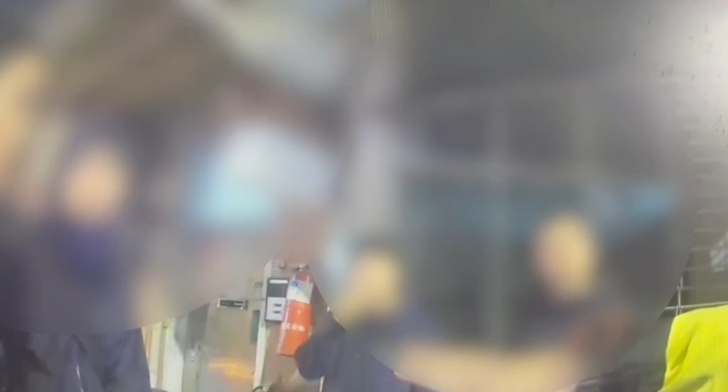 機車拋錨叫拖吊竟被坑！到場後價格差很大-情侶傻眼報警