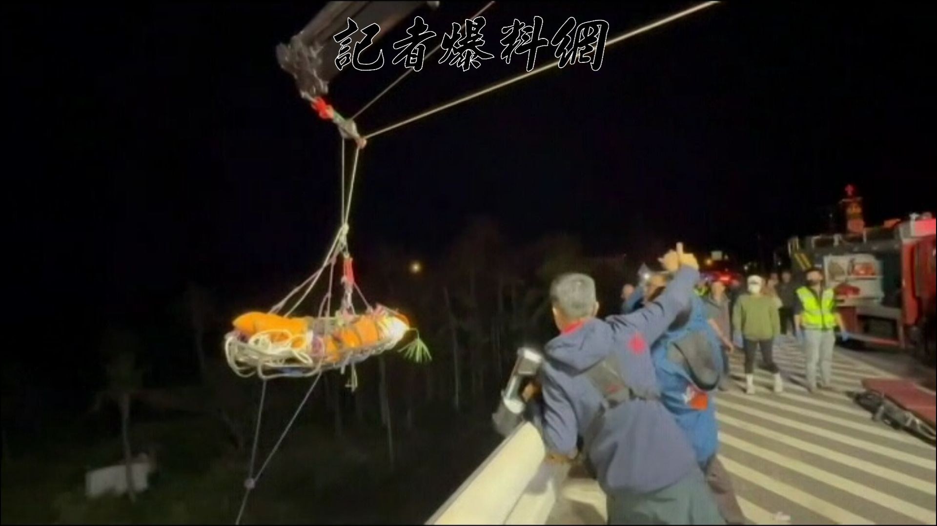 】台東縣成功鎮八邊橋昨(23)日晚間20時許發生1起驚險的墜橋意外。