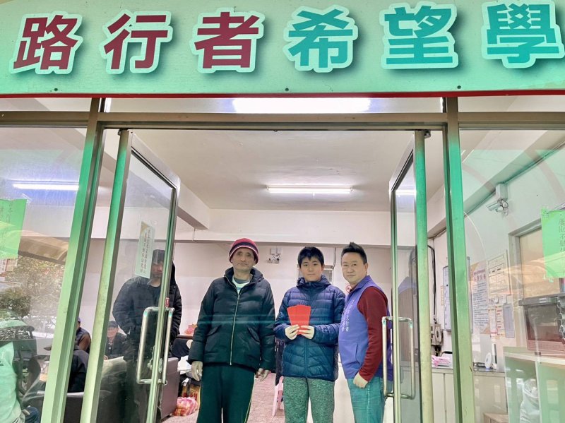 國一生捐零用錢送暖 基隆市路行者希望學院見證生命教育力量
