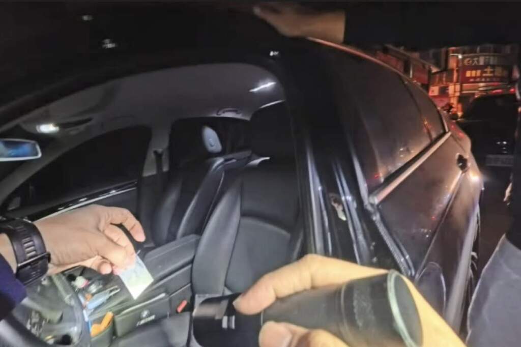 ▲草屯警眼尖攔查違規車輛,查獲第一級毒品海洛英揪出毒駕。
