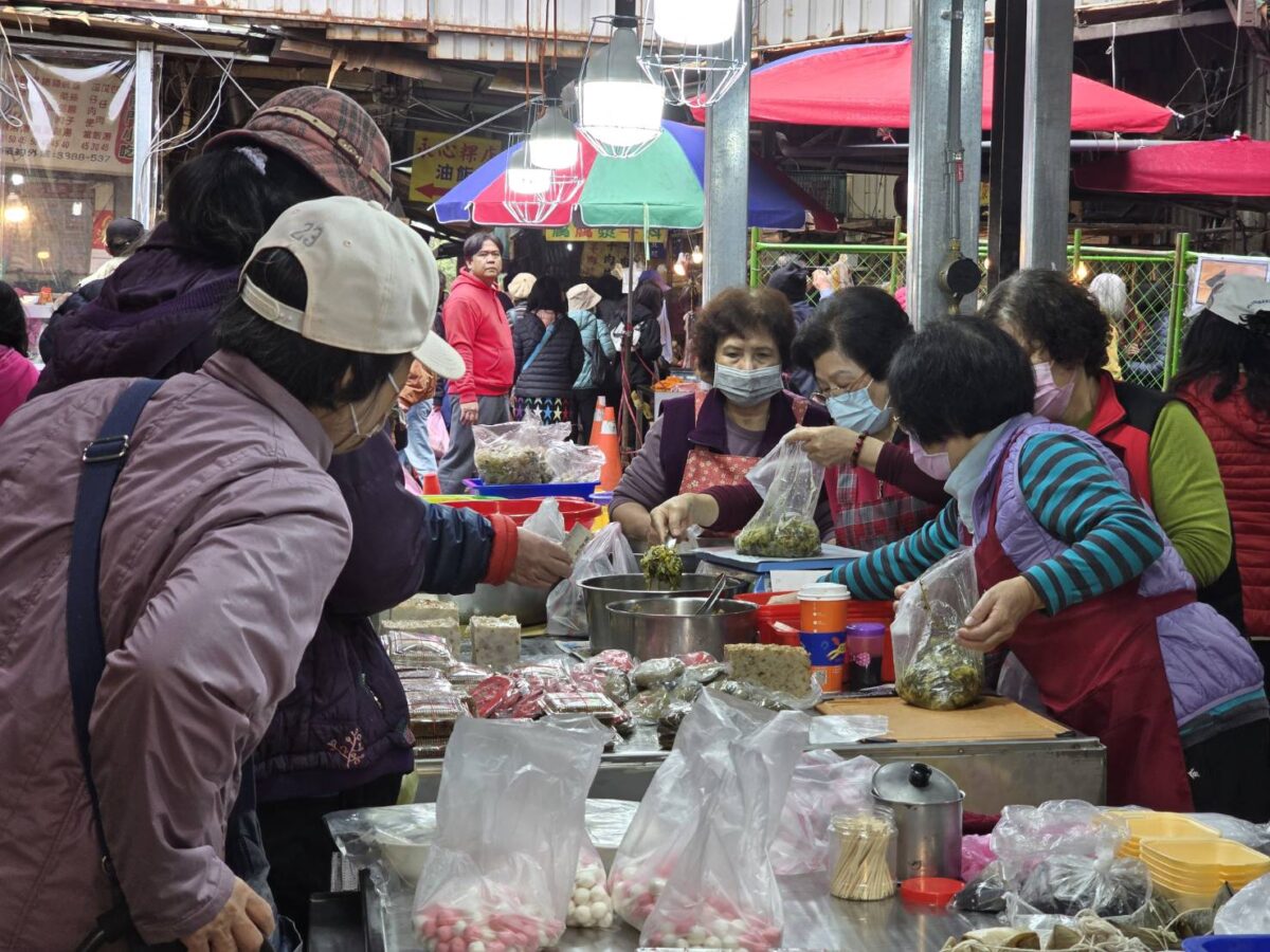 桃園南門市場回來了!臨時攤位開張首日湧人潮 商家讚動線好、採光佳 450488 0