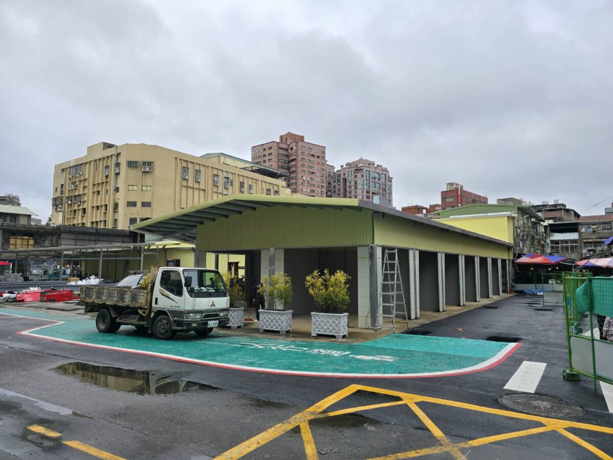 桃園南門市場回來了!臨時攤位開張首日湧人潮 商家讚動線好、採光佳 450485 0