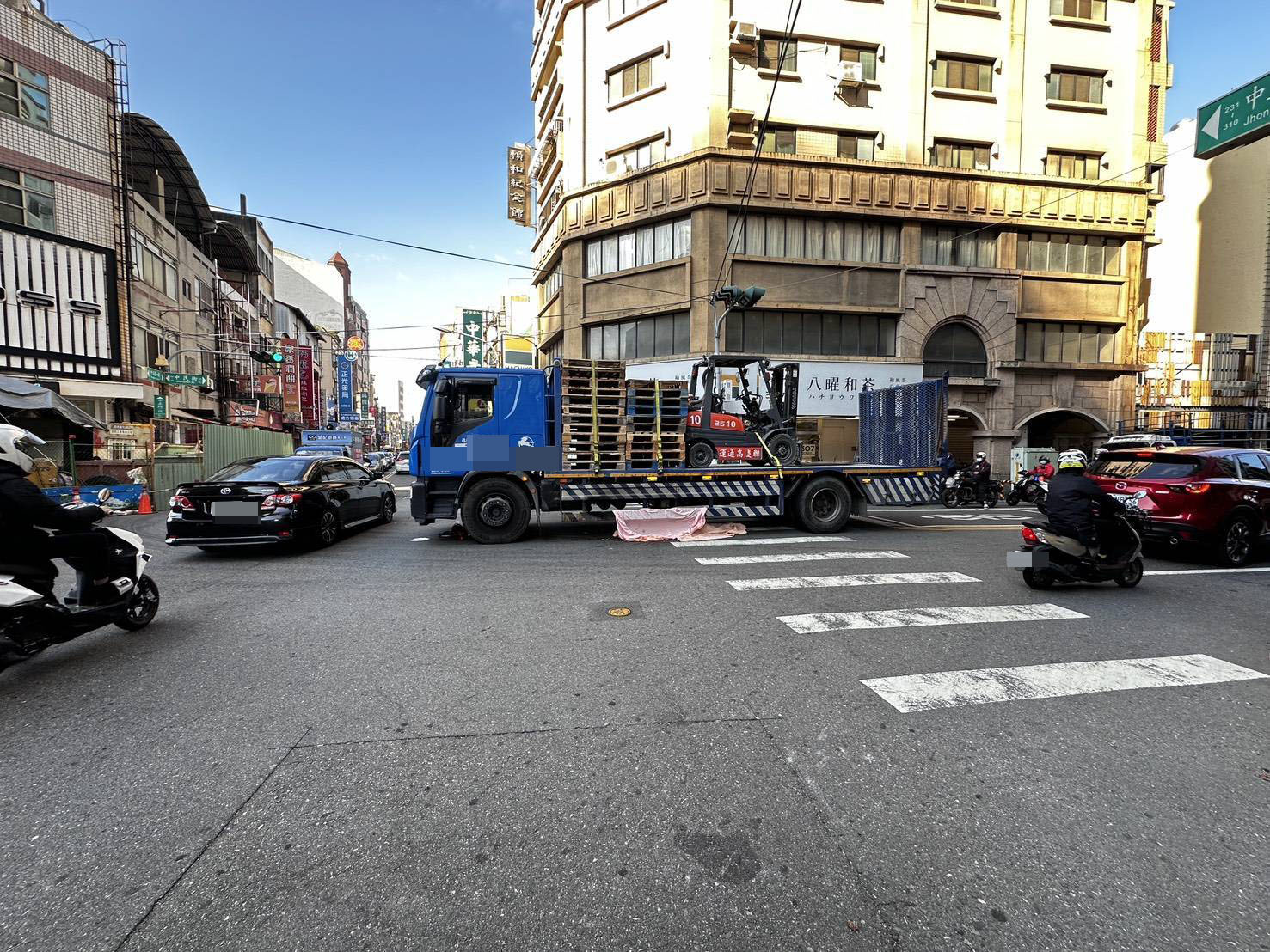 彰化市場旁奪命車禍!8旬婦過斑馬線遭大貨車撞亡 - https://www.watchmedia01.com