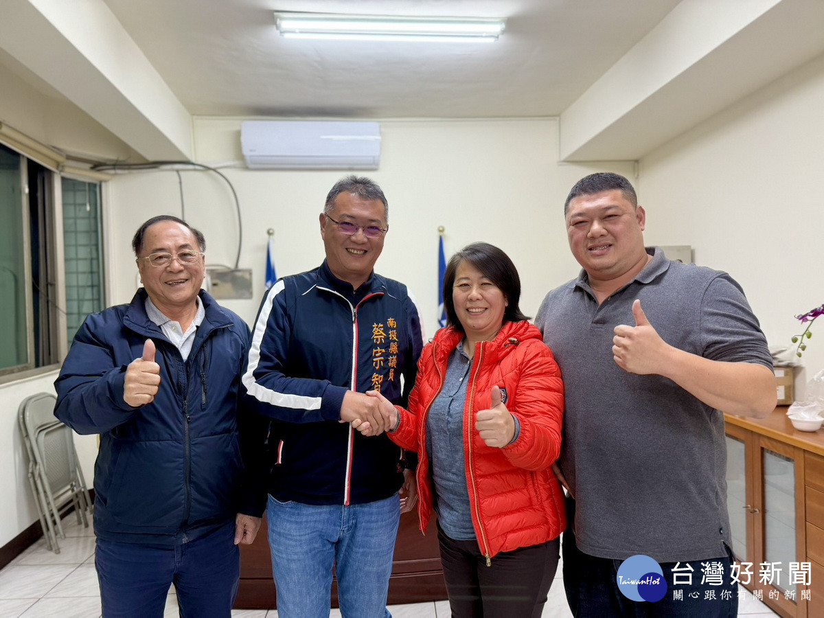 史雪燕展君子風範同意攜手合作。(蔡宗智服務處提供)