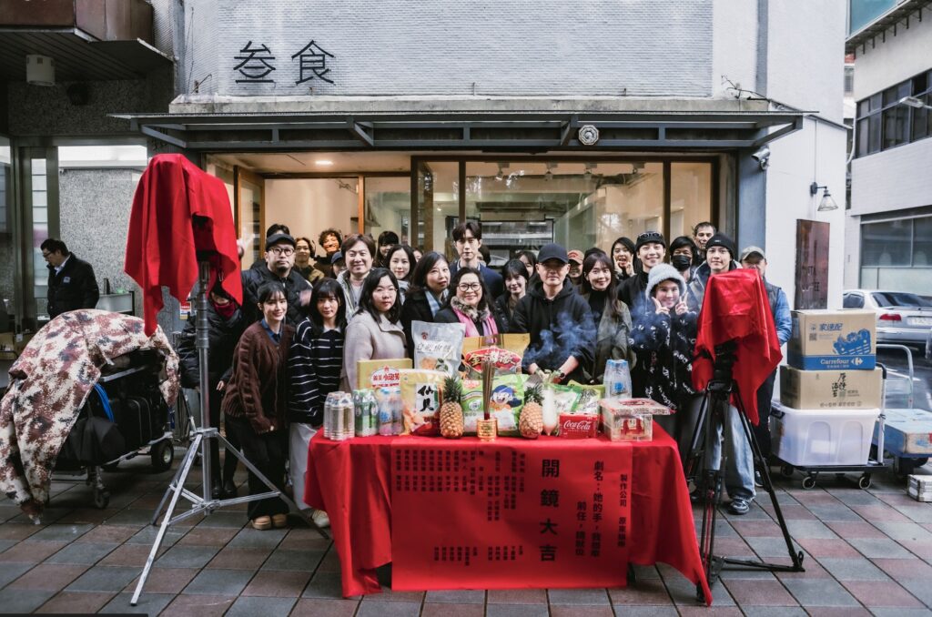 億萬票房導演江金霖領軍!臺灣豎屏劇天花板《她的手,我想牽》正式開鏡! 22 %E4%B8%8B%E5%8D%88409 2026 1 26%E7%9A%84%E5%BD%B1%E5%83%8F 2 1024x678 1